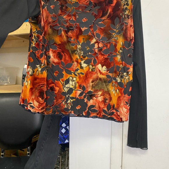 PRETTY VINTAGE PLUS SIZE TOP - Picture 3 of 4